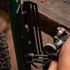 Cage De Bikepacking Sur Fourche Ou Tube De Cadre Cargo Cage Apidura -Vélo Accessoires Boutique apidura cargo cage 4