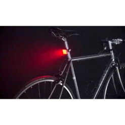 Eclairage Arrière Vélo LED 100 Lumens Blinder Grid Knog -Vélo Accessoires Boutique eclairage arriere velo led 100 lumens blinder grid knog full 3