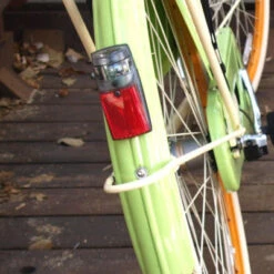 Feu De Vélo Arrière Sur Garde Boue à Pile -Vélo Accessoires Boutique feu de velo arriere sur garde boue a pile full 3