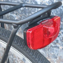 Busch-mueller Feu Vélo Pour Porte Bagage DToplight Permanent -Vélo Accessoires Boutique feu velo pour porte bagage dtoplight permanent full 3