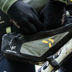 Sacoche De Cadre Bikepacking Backcountry Frame Pack Apidura 2L -Vélo Accessoires Boutique sacoche de cadre bikepacking backcountry frame pack apidura 2l full 3