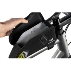 Sacoche De Cadre Supérieur 1L Apidura Racing -Vélo Accessoires Boutique sacoche de cadre superieur 1l apidura racing full 5