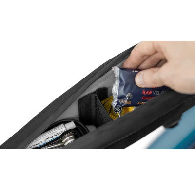 Sacoche De Cadre Supérieure Pour Bikepacking 2L Apidura Racing 3 Sacoche De Cadre Supérieure Pour Bikepacking 2L Apidura Racing – Image 3