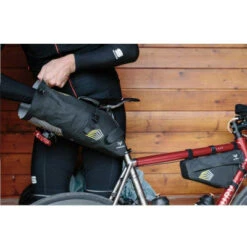 Sacoche De Selle Voyage à Vélo Racing Apidura -Vélo Accessoires Boutique sacoche de selle voyage a velo racing apidura full 6